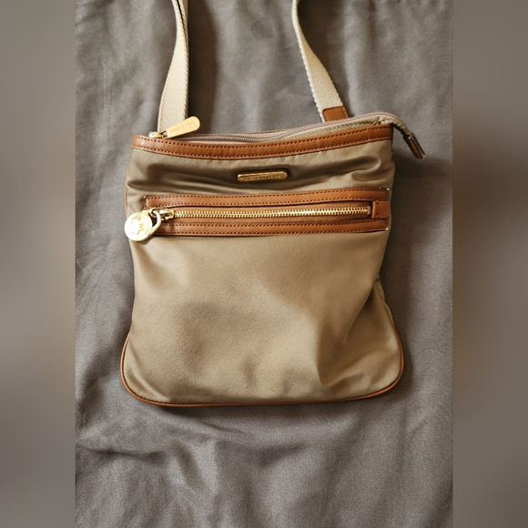 Crossbody - Picture 2 of 8